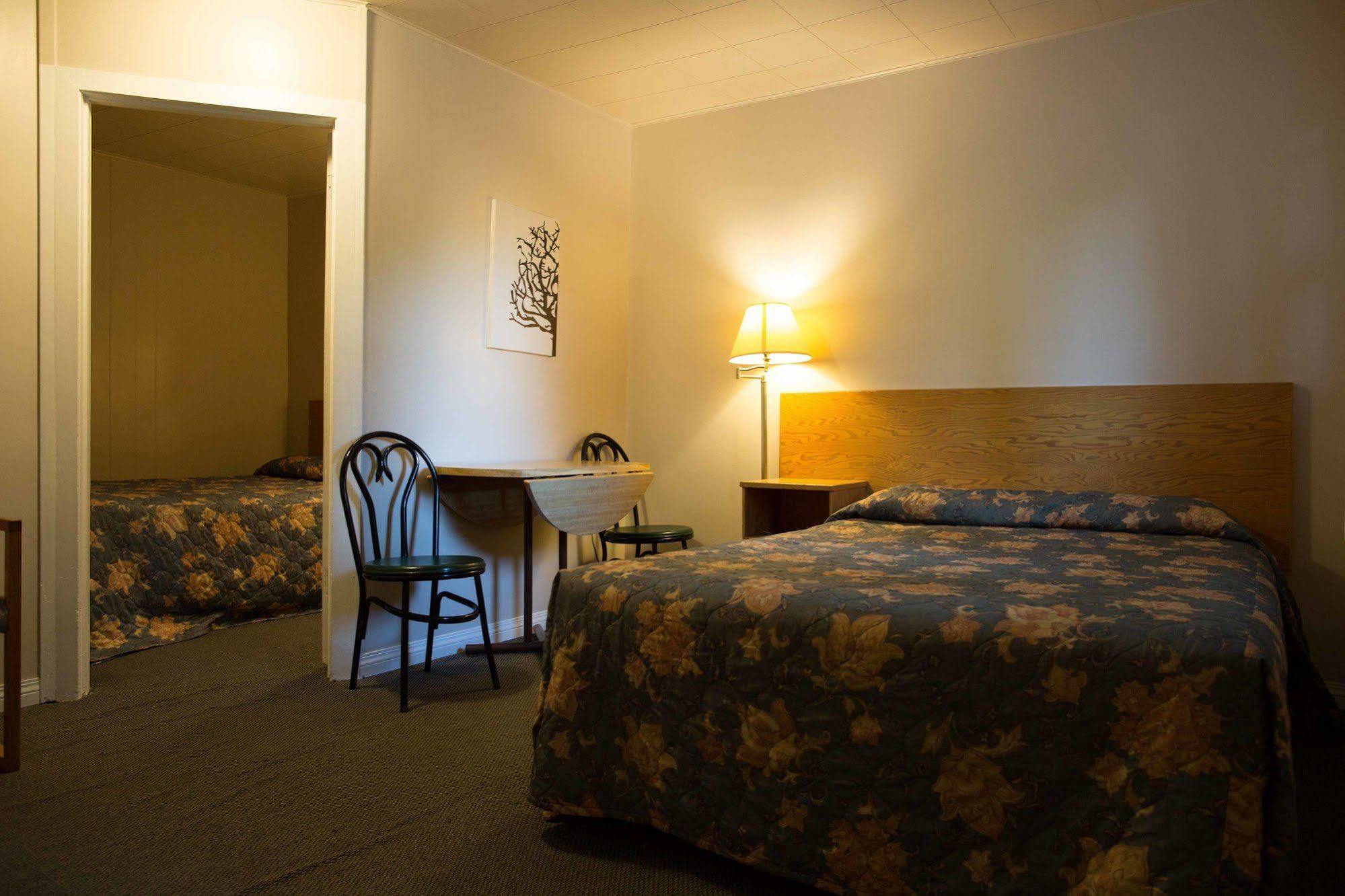 Yellow Quill Motel Portage la Prairie Dış mekan fotoğraf