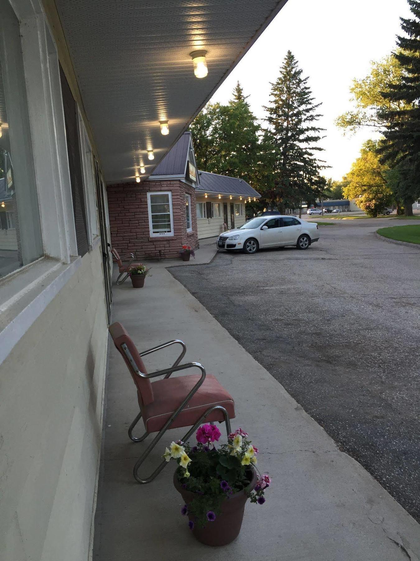 Yellow Quill Motel Portage la Prairie Dış mekan fotoğraf
