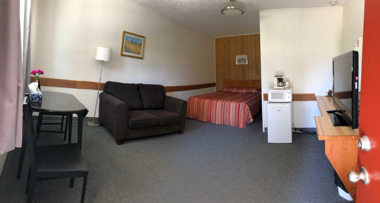 Yellow Quill Motel Portage la Prairie Dış mekan fotoğraf