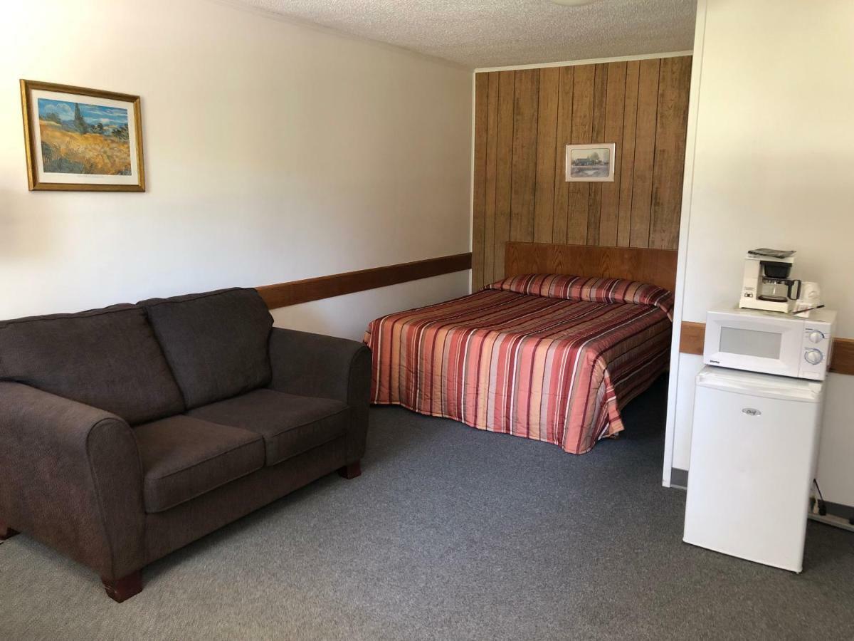 Yellow Quill Motel Portage la Prairie Dış mekan fotoğraf